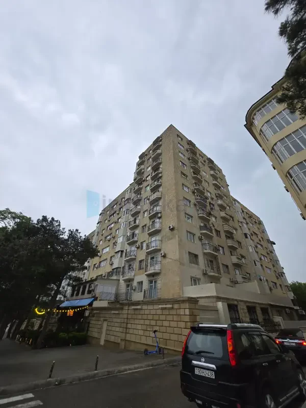 Satılır 3 otaqlı köhnə tikili 90 m²