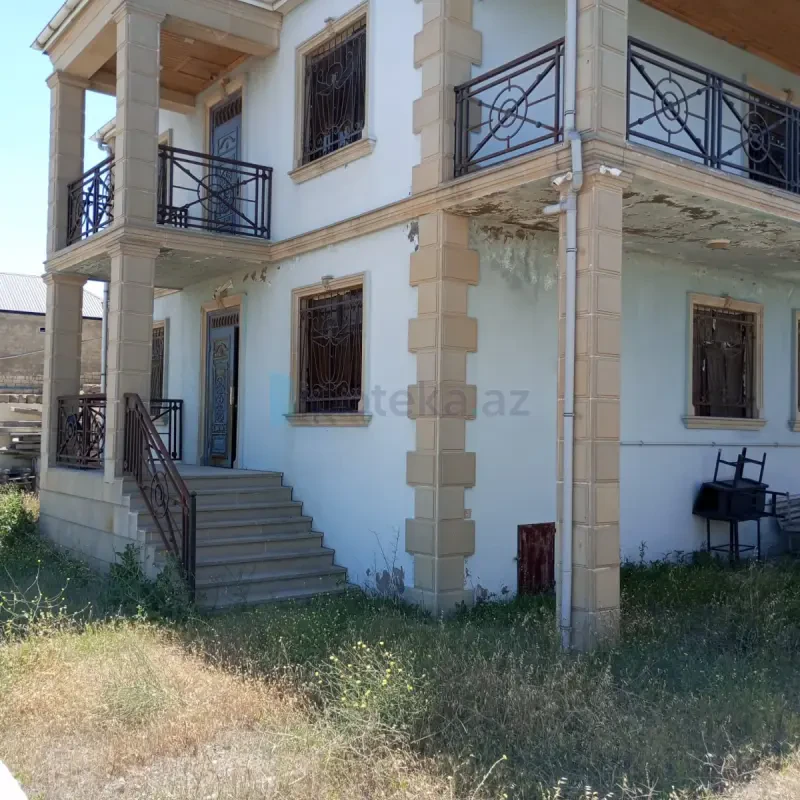 Satılır 4 otaqlı həyət evi 240 m²