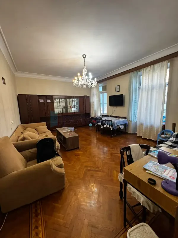 Satılır 3 otaqlı köhnə tikili 90 m²