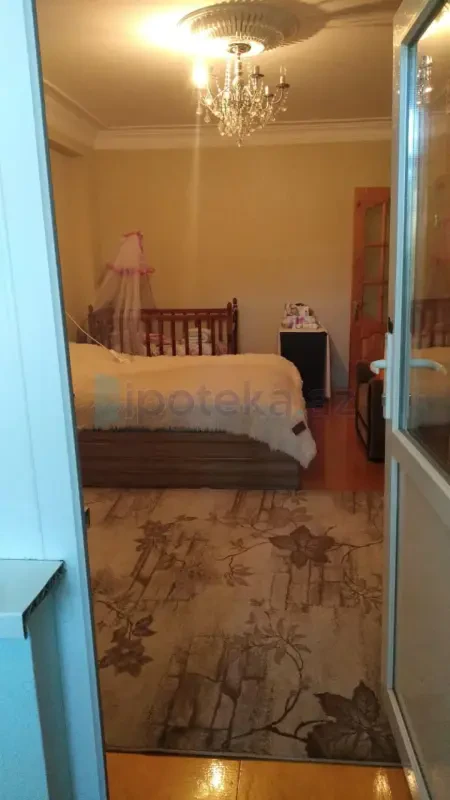 Satılır 4 otaqlı köhnə tikili 85 m²