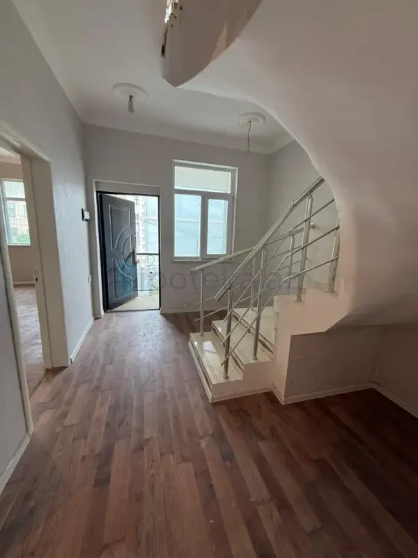 Satılır 4 otaqlı həyət evi 140 m²
