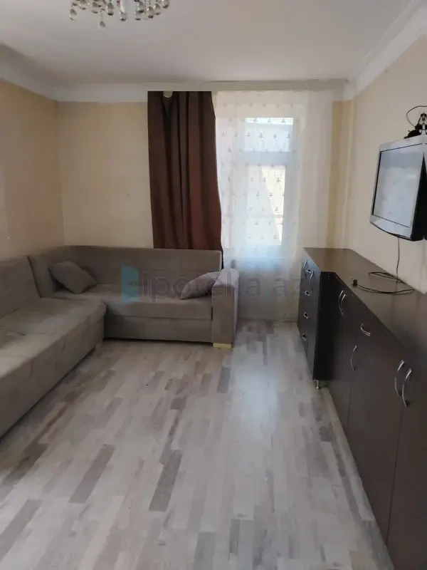 Satılır 1 otaqlı köhnə tikili 33 m²