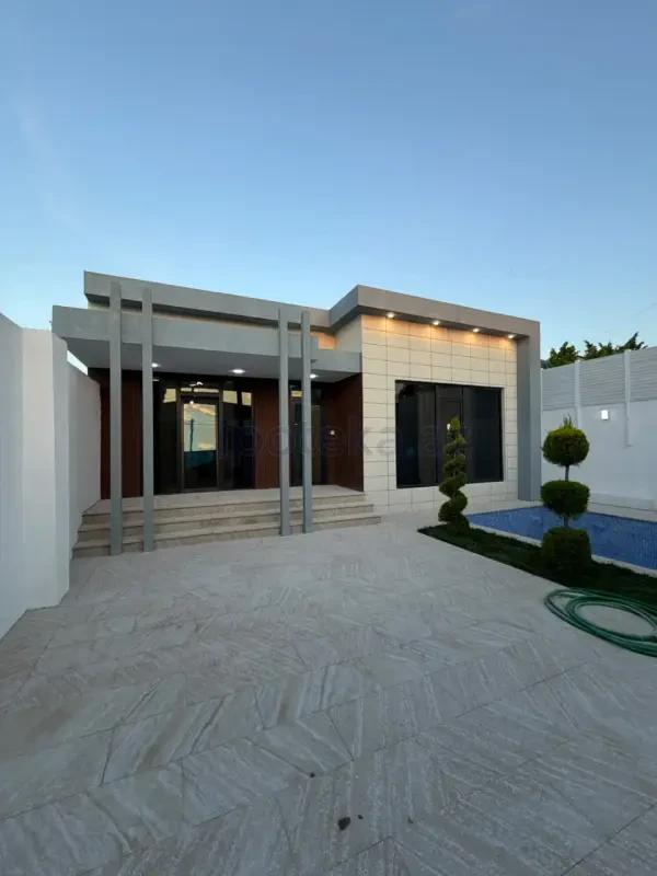 Satılır 4 otaqlı mənzil 140 m²