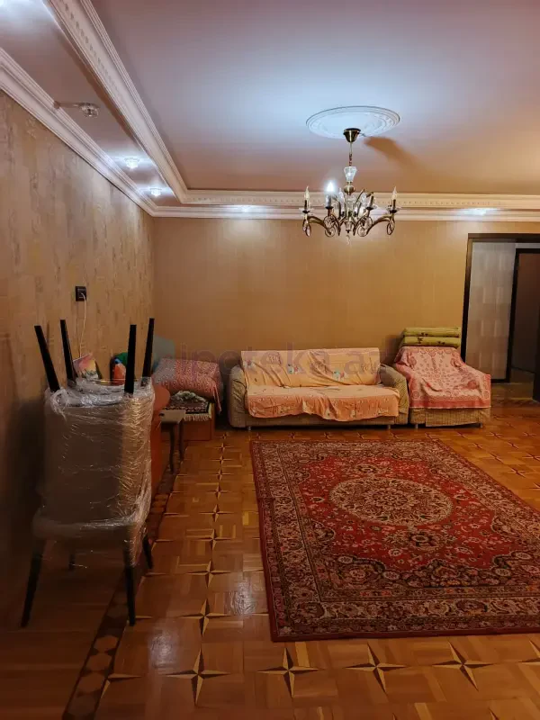 Satılır 3 otaqlı köhnə tikili 110 m²