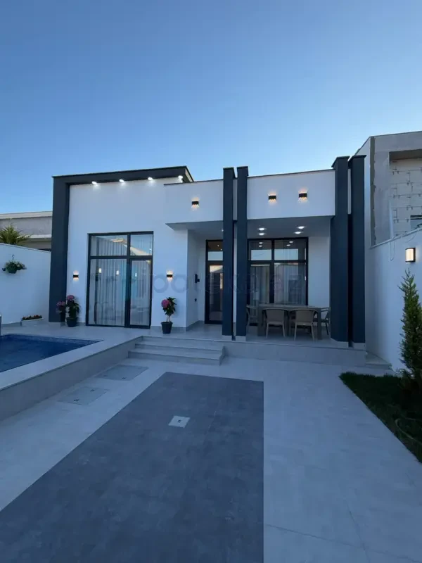 Satılır 4 otaqlı mənzil 130 m²