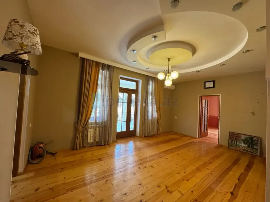 Satılır 5 otaqlı mənzil 320 m²