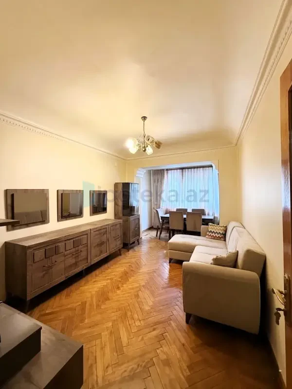Satılır 3 otaqlı köhnə tikili 90 m²