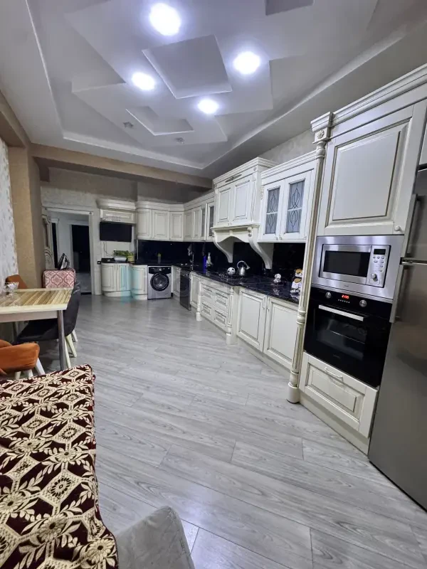Satılır 4 otaqlı yeni tikili 155 m²