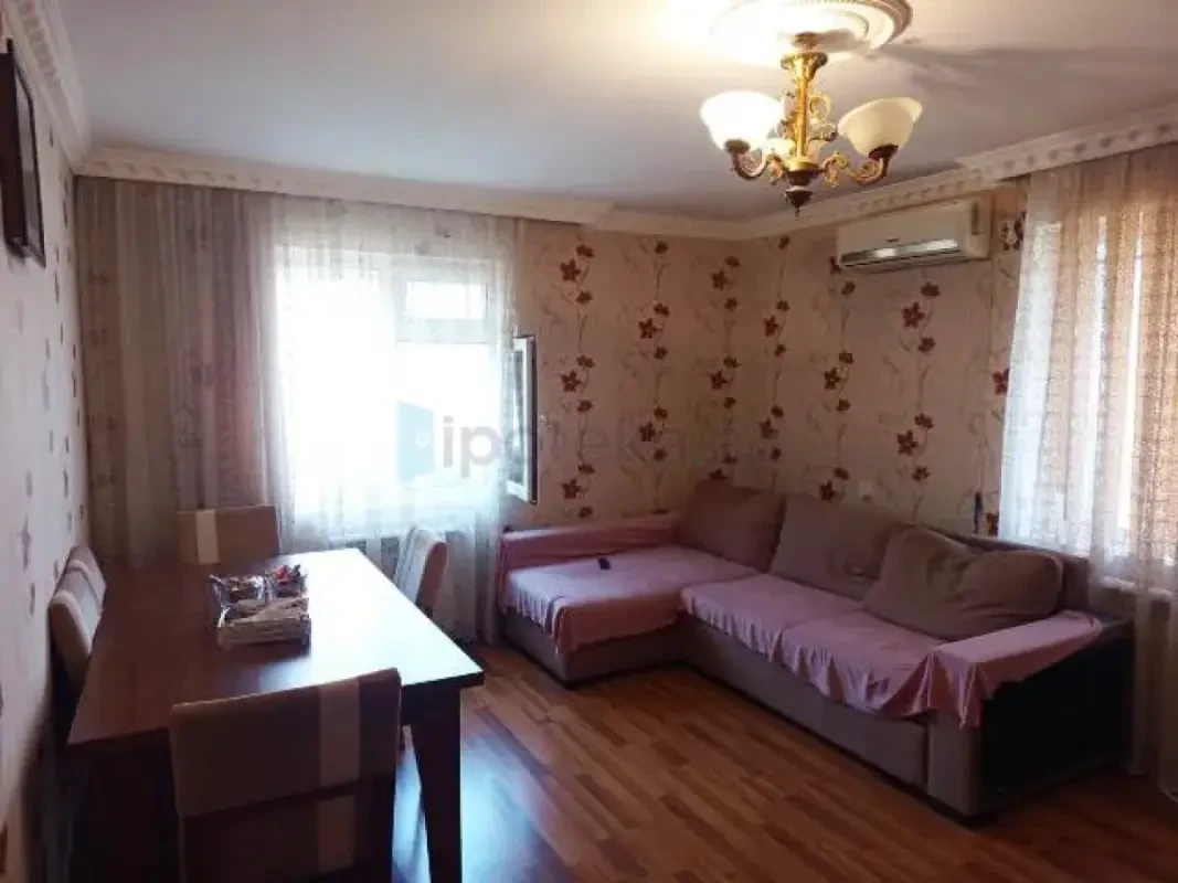 Satılır 2 otaqlı köhnə tikili 55 m²