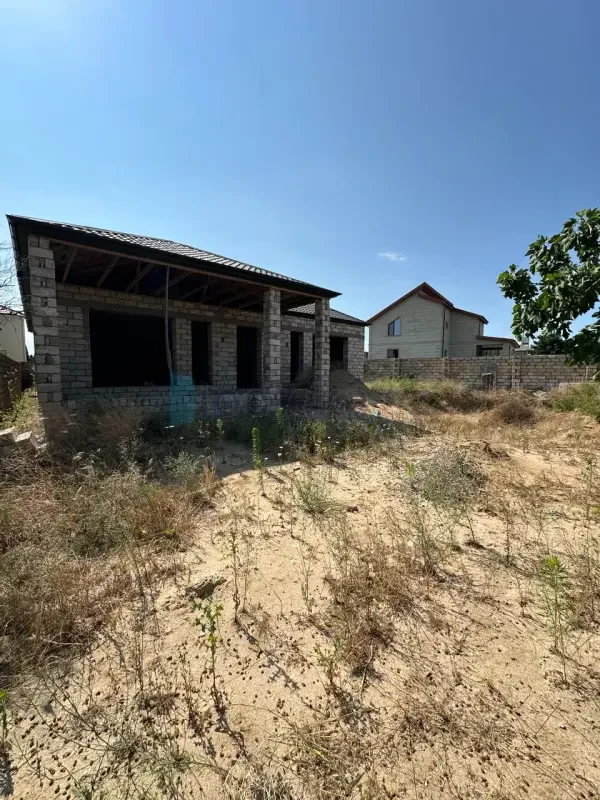 Satılır 5 otaqlı həyət evi 270 m²