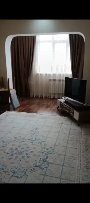 Satılır 4 otaqlı köhnə tikili 82 m²