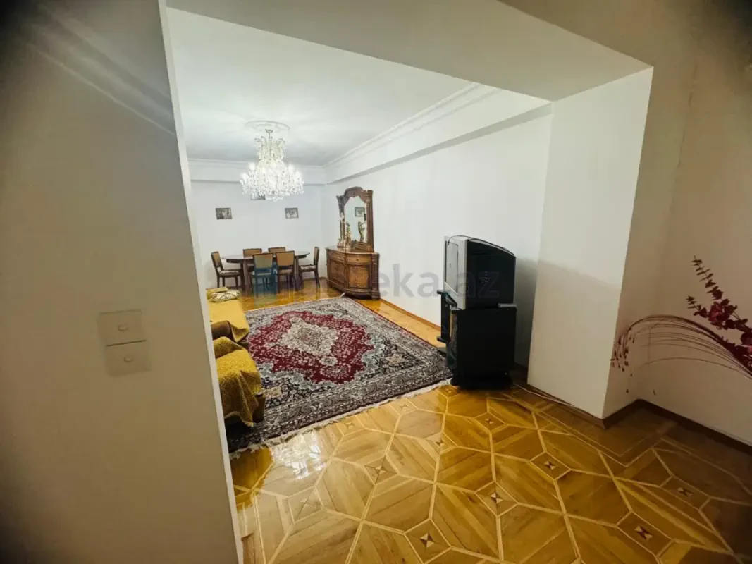 Satılır 3 otaqlı köhnə tikili 100 m²