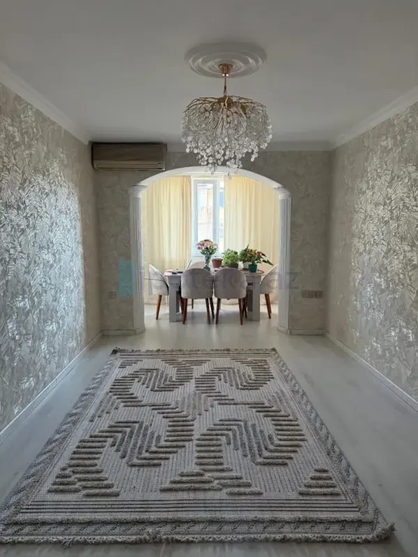 Satılır 3 otaqlı köhnə tikili 75 m²