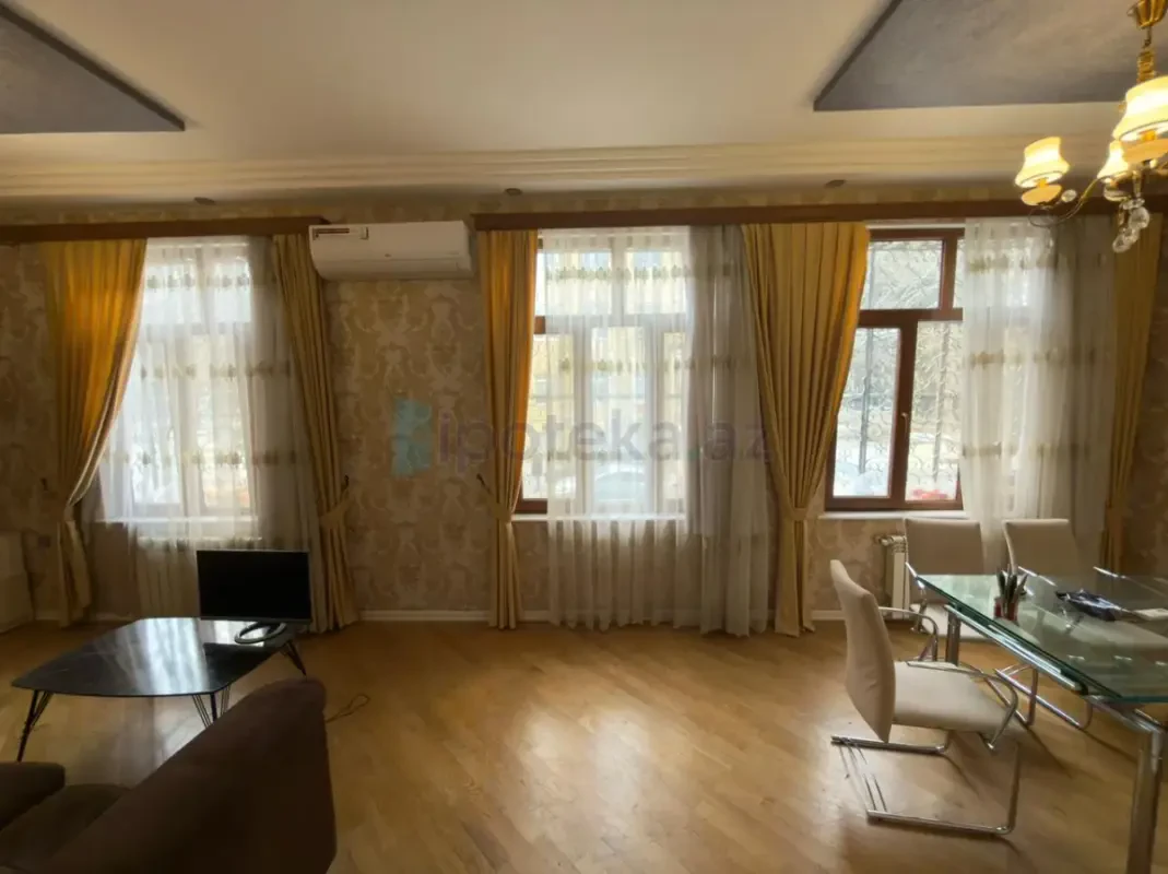 Satılır 3 otaqlı köhnə tikili 87 m²