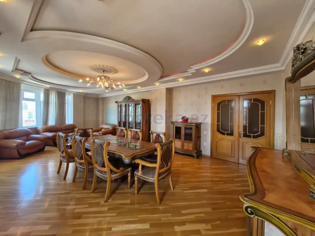 Satılır 3 otaqlı yeni tikili 130 m²