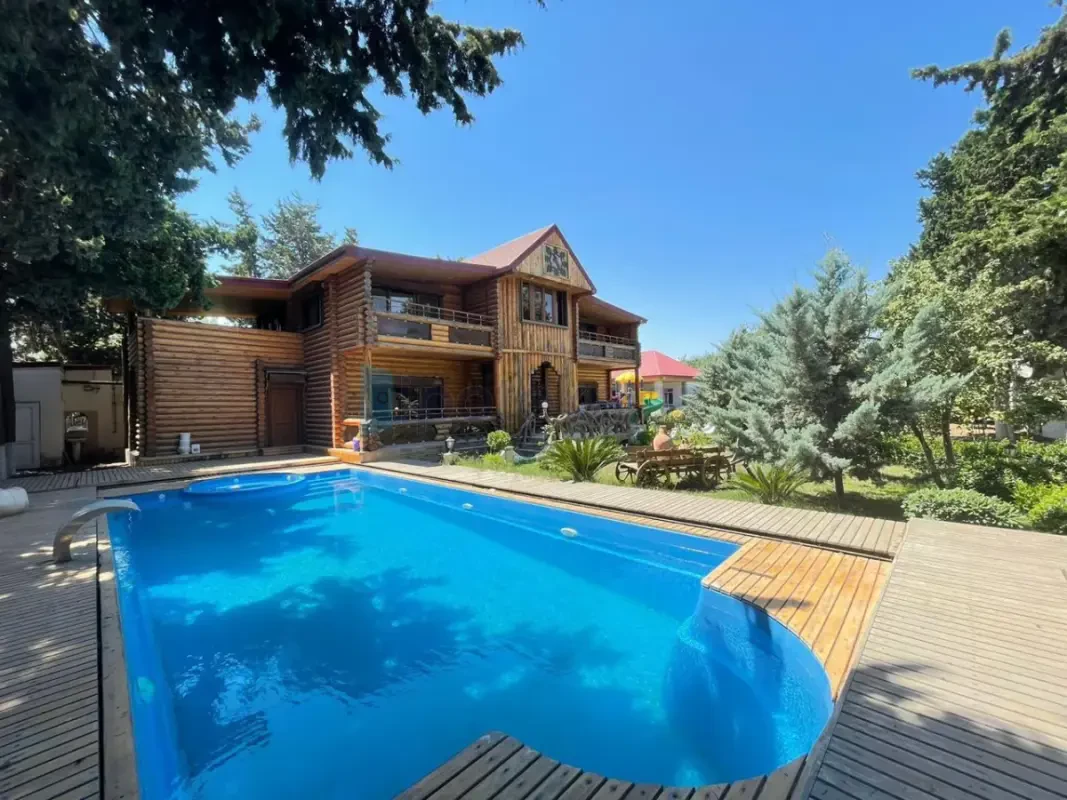 Satılır 7 otaqlı mənzil 250 m²