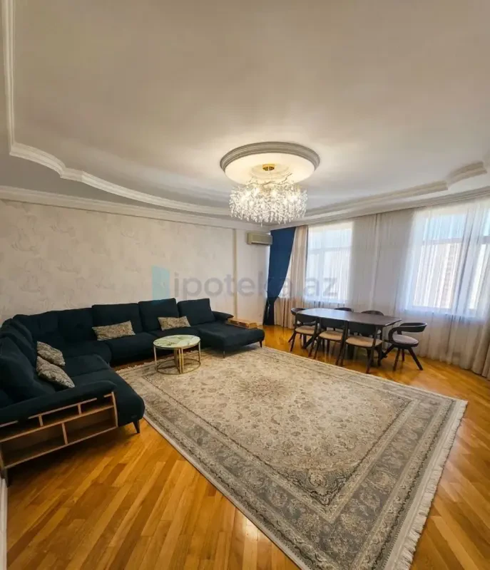 Satılır 3 otaqlı yeni tikili 135 m²