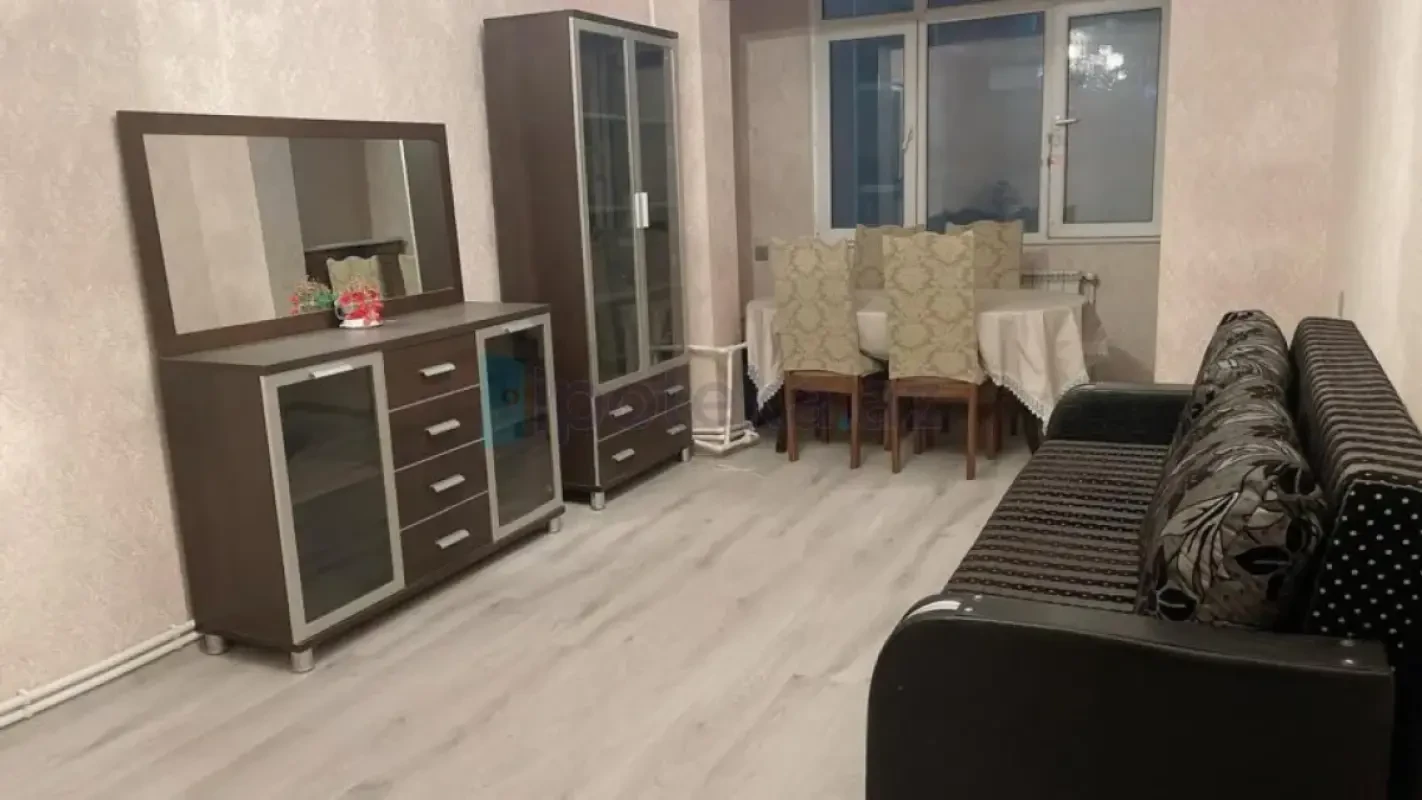 Satılır 3 otaqlı köhnə tikili 95 m²