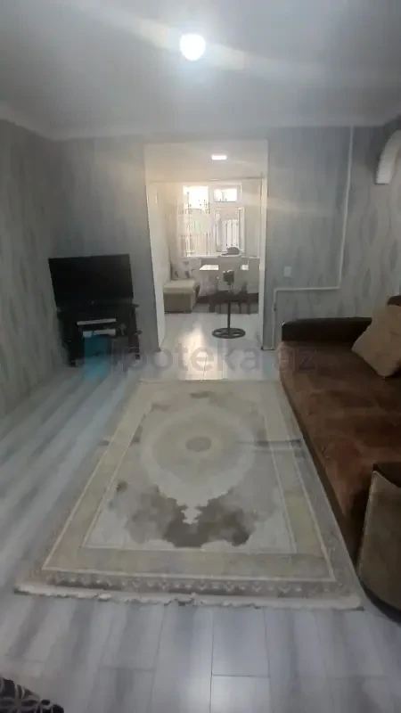 Satılır 4 otaqlı köhnə tikili 92 m²
