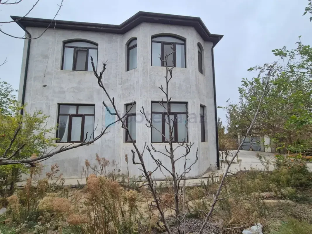 Satılır 4 otaqlı həyət evi 200 m²