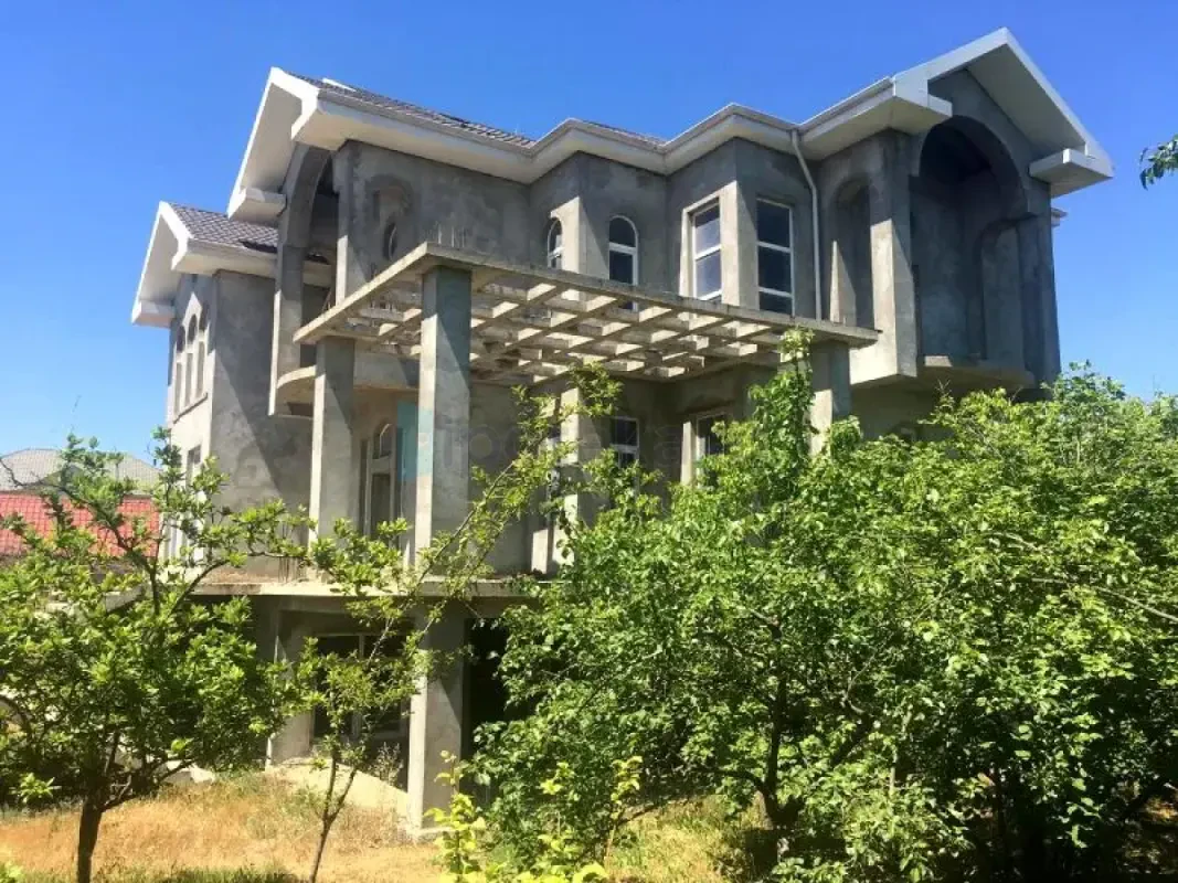 Satılır 7 otaqlı həyət evi 450 m²