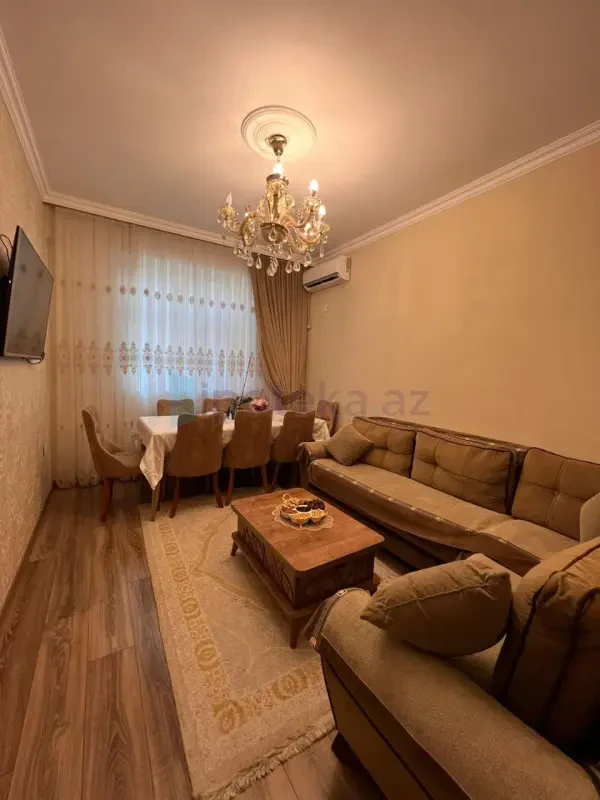 Satılır 4 otaqlı köhnə tikili 100 m²