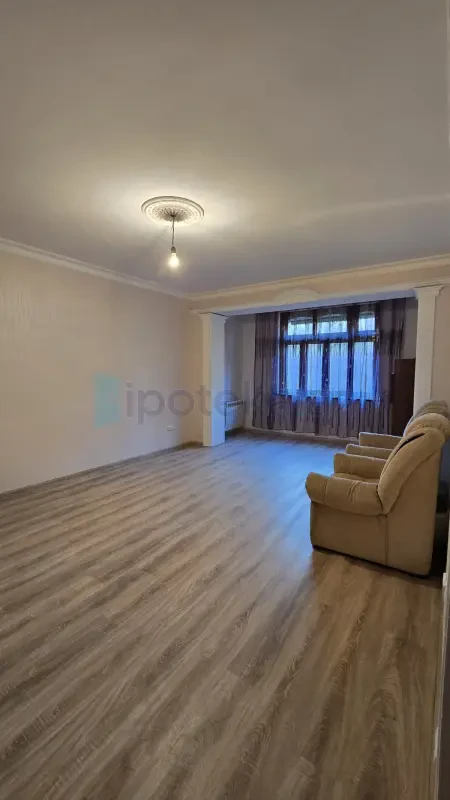Satılır 3 otaqlı köhnə tikili 90 m²