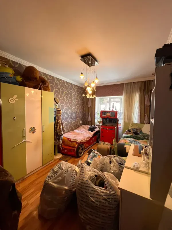 Satılır 3 otaqlı köhnə tikili 100 m²