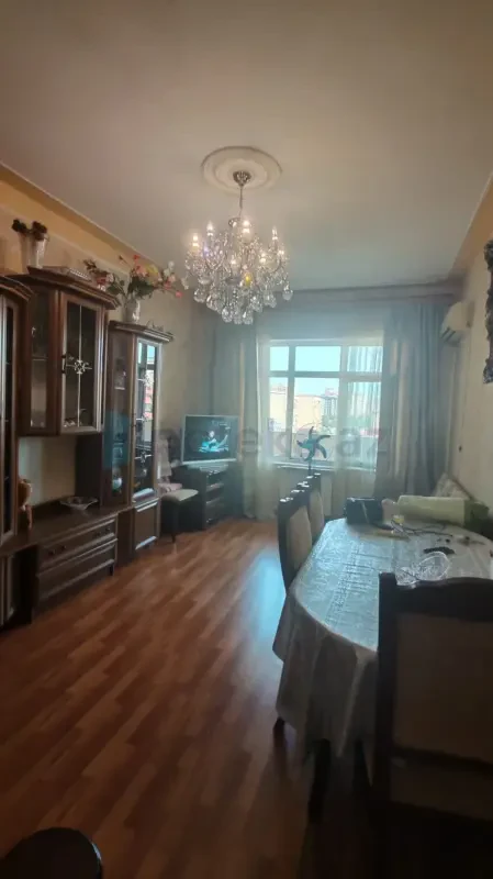 Satılır 4 otaqlı köhnə tikili 125 m²