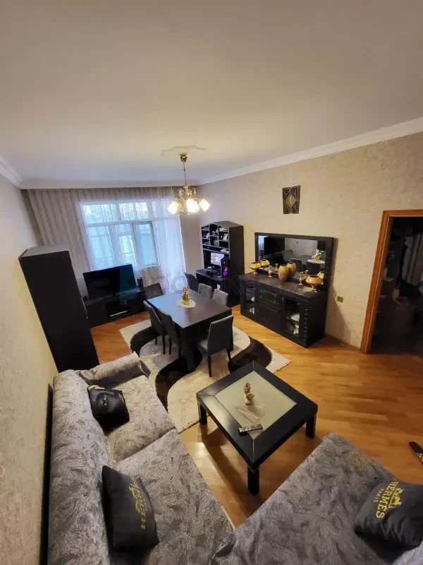 Satılır 2 otaqlı yeni tikili 75 m²