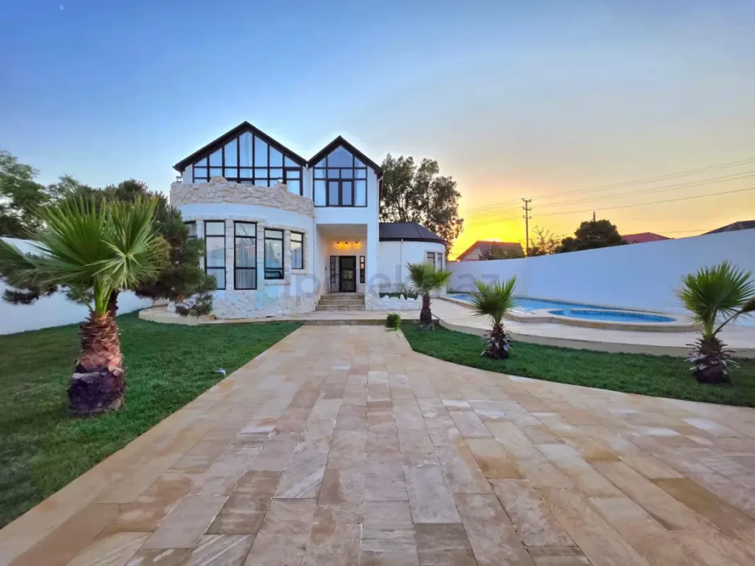 Satılır 5 otaqlı mənzil 250 m²
