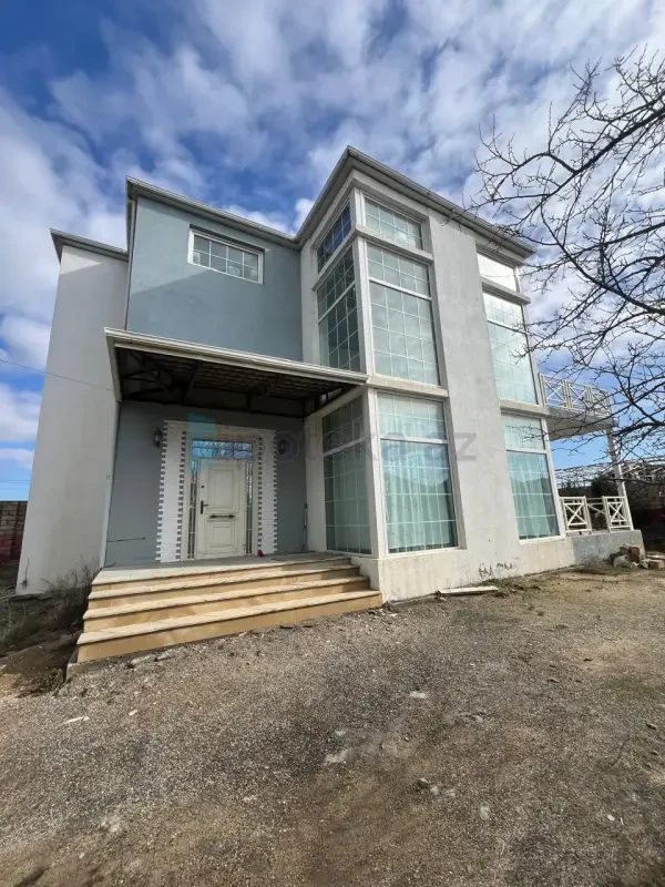 Satılır 7 otaqlı həyət evi 300 m²