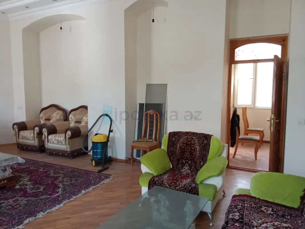 Satılır 3 otaqlı köhnə tikili 120 m²