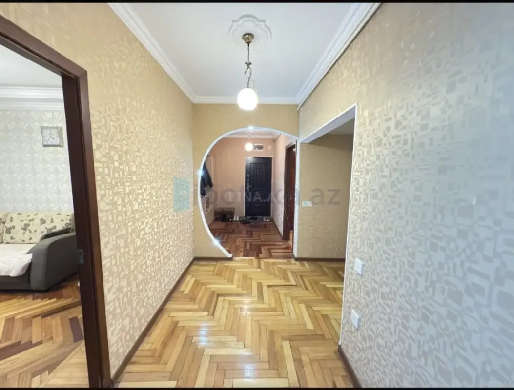Satılır 5 otaqlı köhnə tikili 120 m²