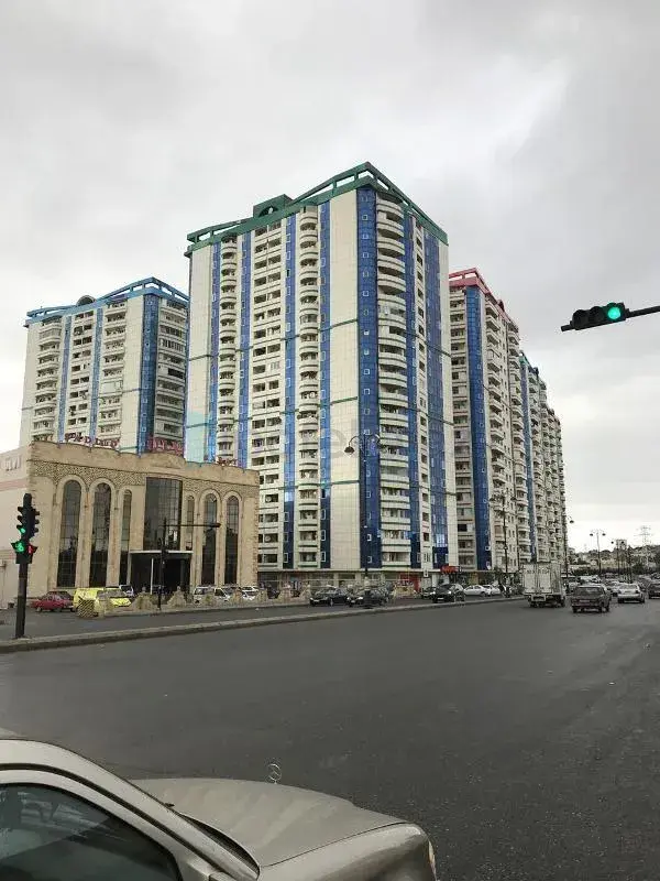 Satılır 2 otaqlı yeni tikili 92 m²