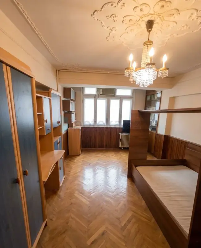 Satılır 4 otaqlı köhnə tikili 120 m²