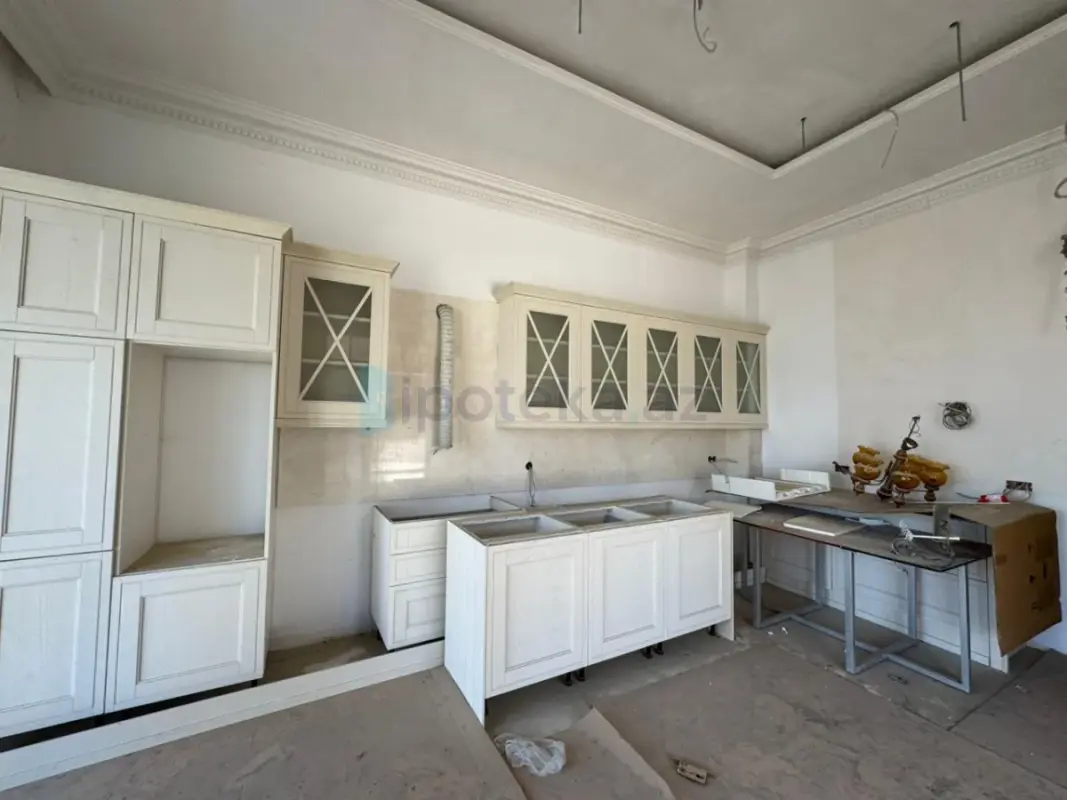 Satılır 7 otaqlı həyət evi 650 m²