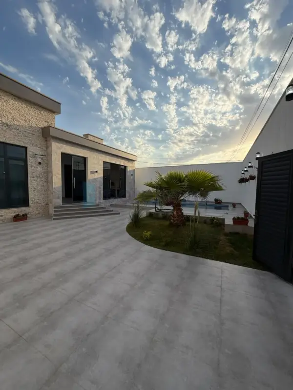 Satılır 4 otaqlı mənzil 160 m²