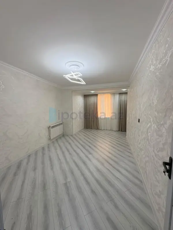 Satılır 2 otaqlı köhnə tikili 60 m²