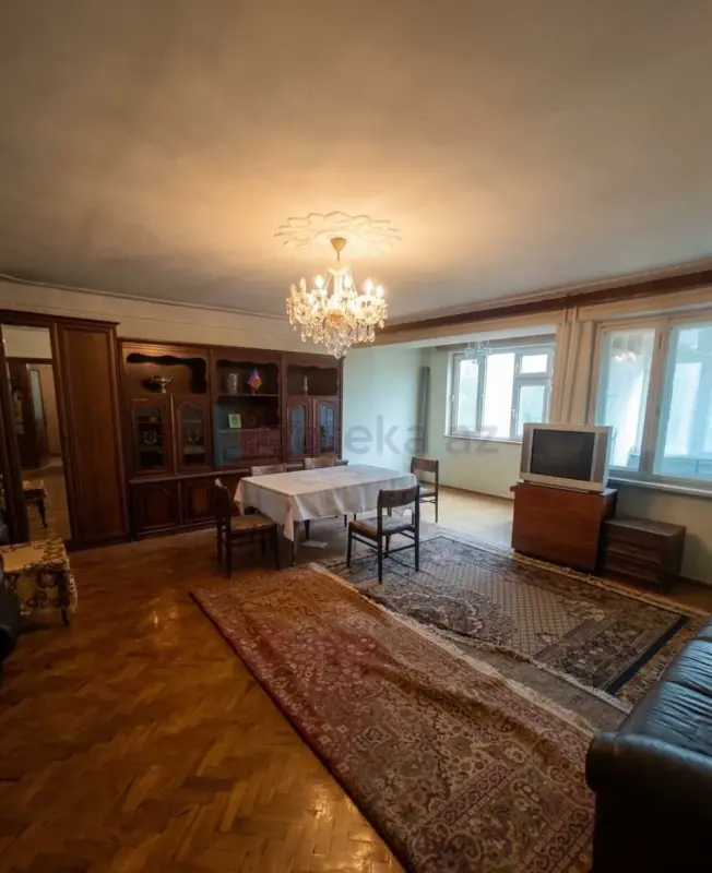 Satılır 4 otaqlı köhnə tikili 120 m²