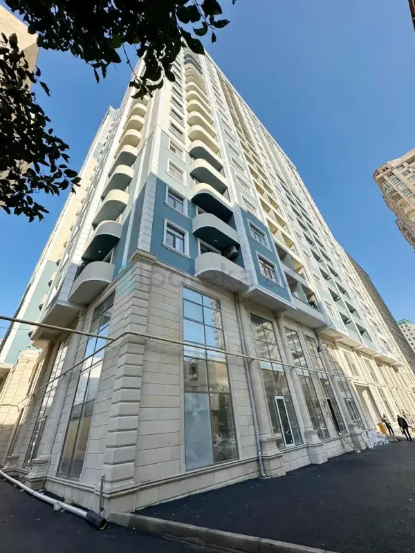 Satılır 4 otaqlı yeni tikili 180 m²