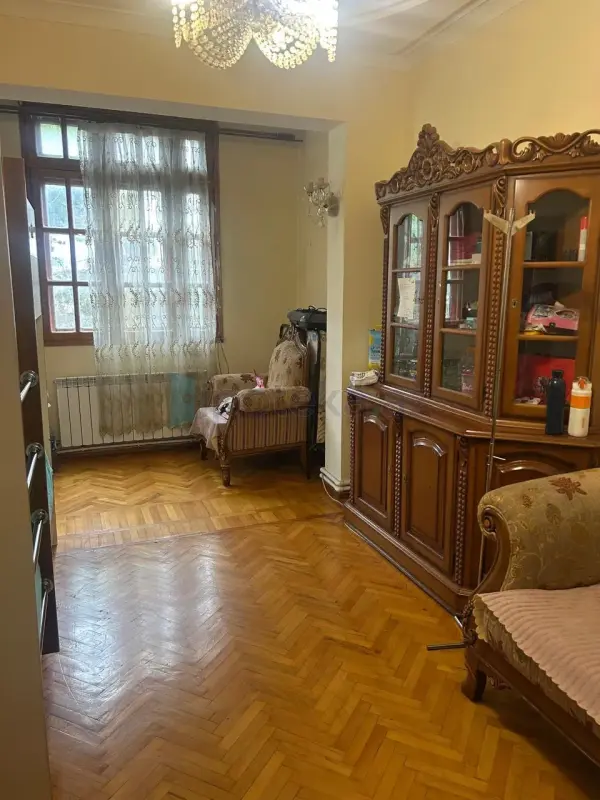 Satılır 2 otaqlı köhnə tikili 55 m²