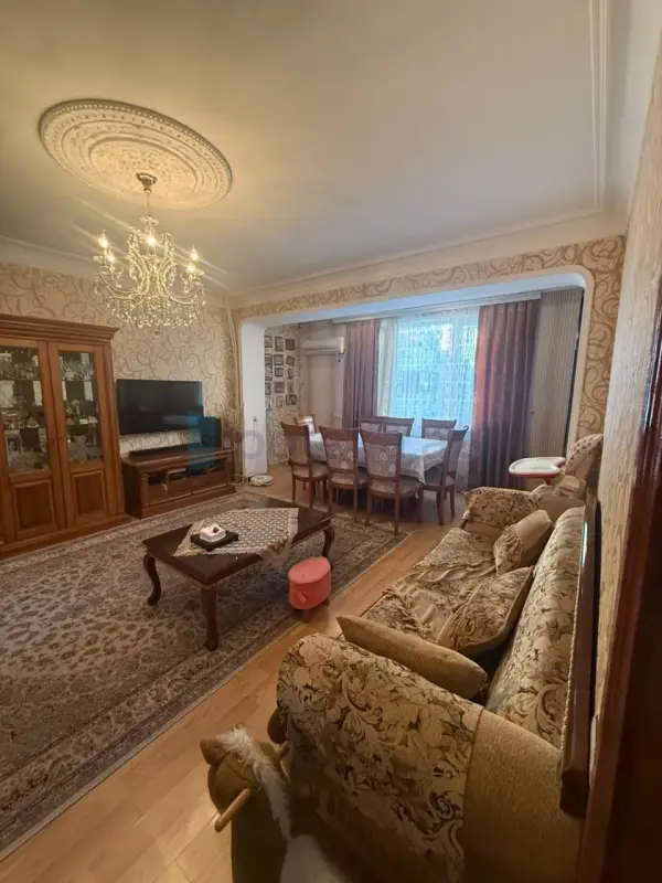 Satılır 4 otaqlı köhnə tikili 110 m²