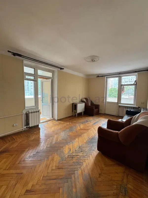 Satılır 2 otaqlı köhnə tikili 52 m²