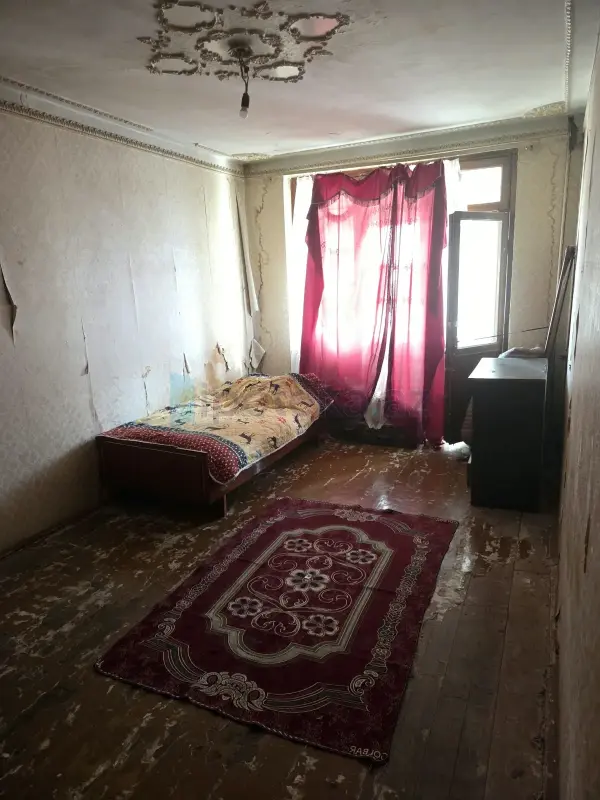 Satılır 3 otaqlı köhnə tikili 75 m²
