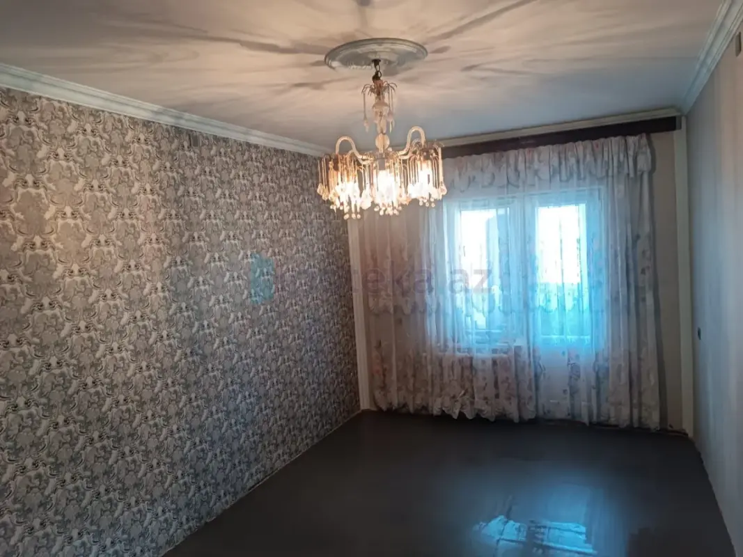 Satılır 4 otaqlı köhnə tikili 90 m²