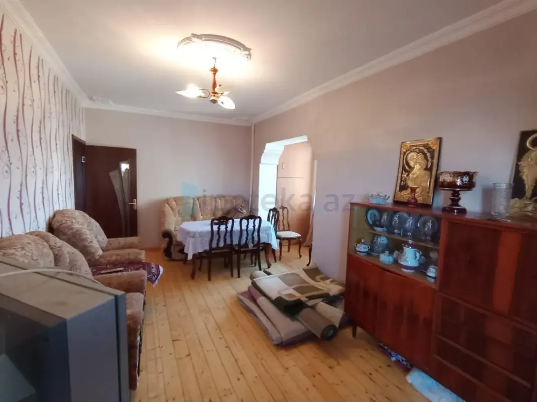 Satılır 1 otaqlı köhnə tikili 45 m²