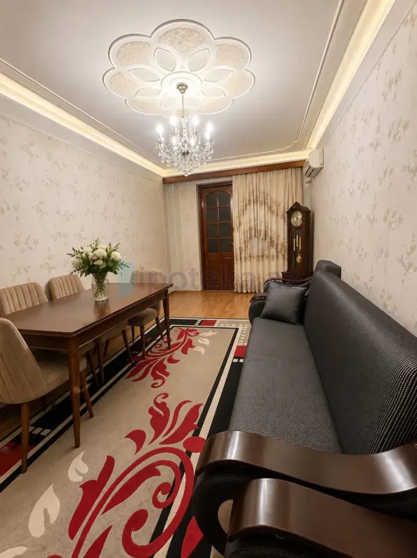 Satılır 2 otaqlı köhnə tikili 65 m²