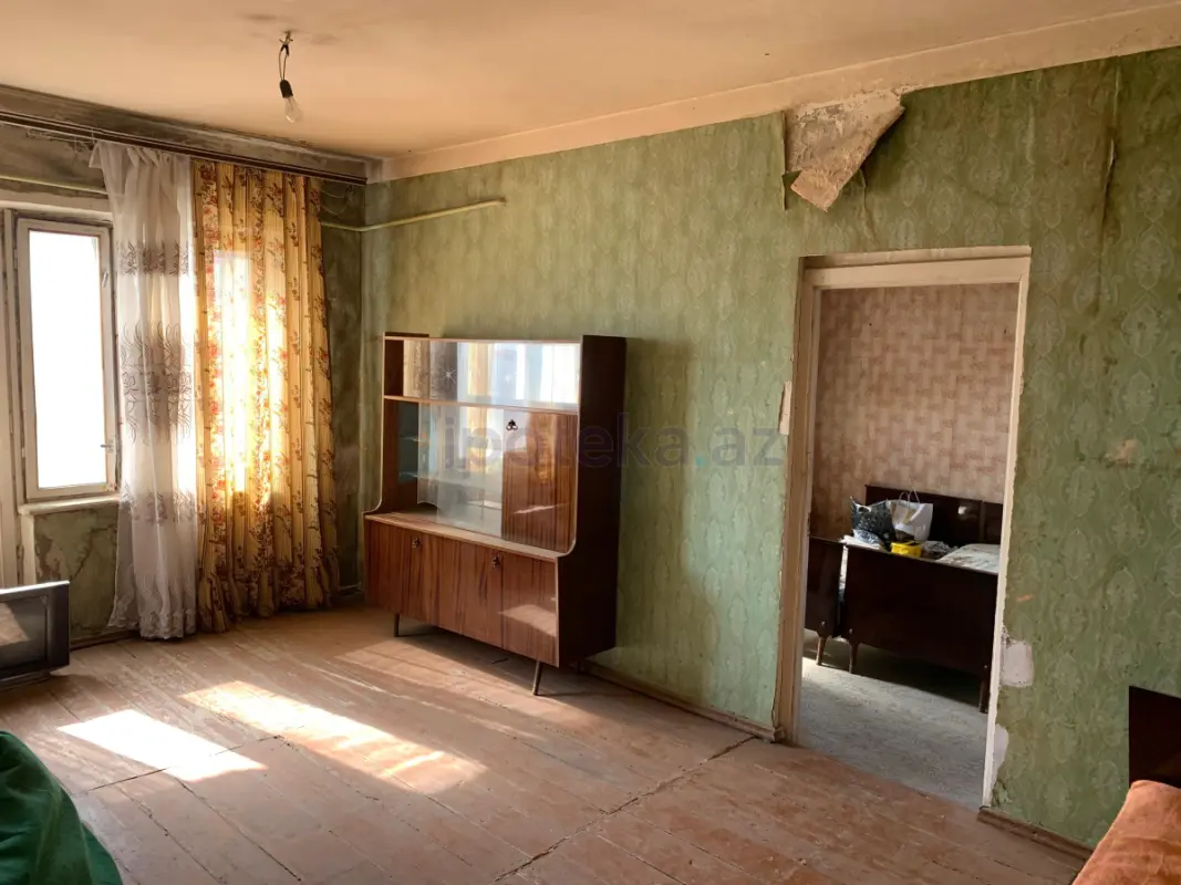 Satılır 4 otaqlı köhnə tikili 100 m²