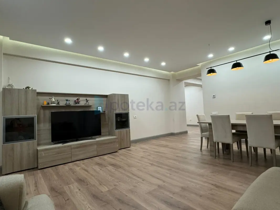 Satılır 4 otaqlı yeni tikili 180 m²